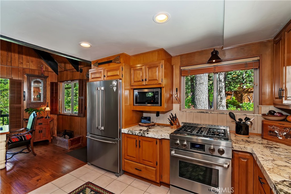 Lake Arrowhead, California, 92352, United States, 3 Bedrooms Bedrooms, ,1 BathroomBathrooms,Residential,For Sale,1988243