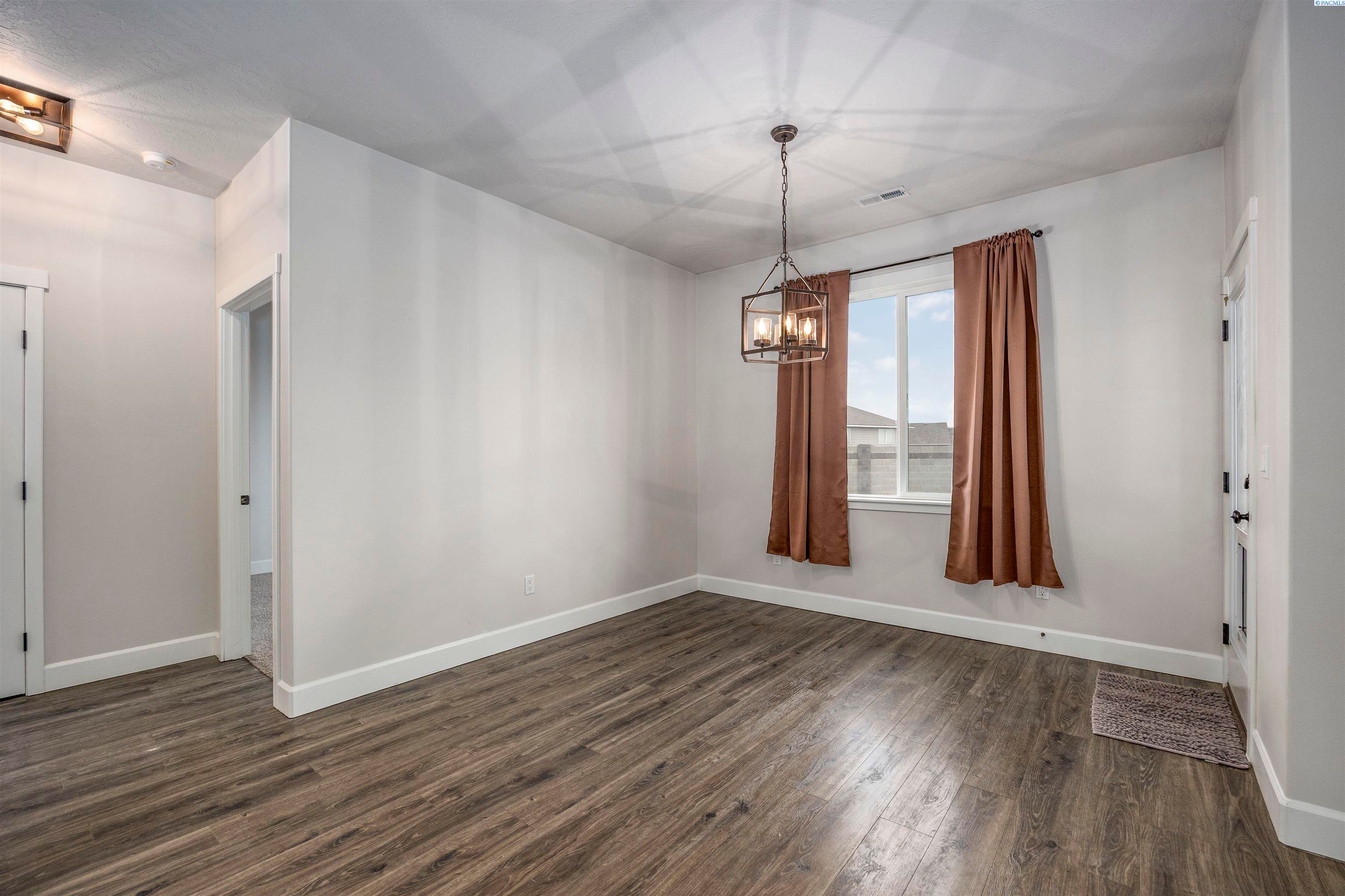 Kennewick, Washington, 99337, United States, 3 Bedrooms Bedrooms, ,1 BathroomBathrooms,Residential,For Sale,2012614