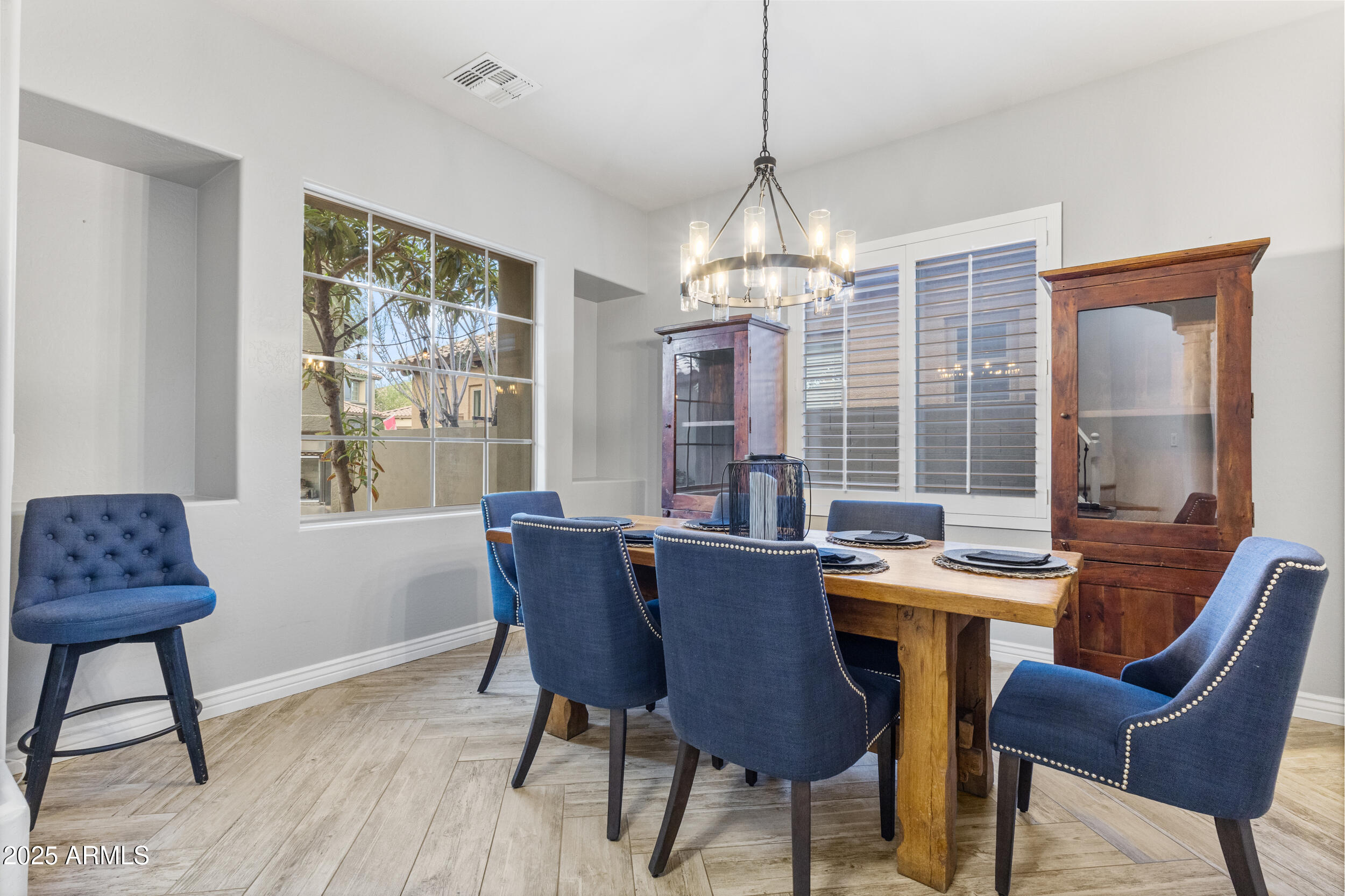 Phoenix, Arizona, 85050, United States, 5 Bedrooms Bedrooms, ,Residential,For Sale,1949706