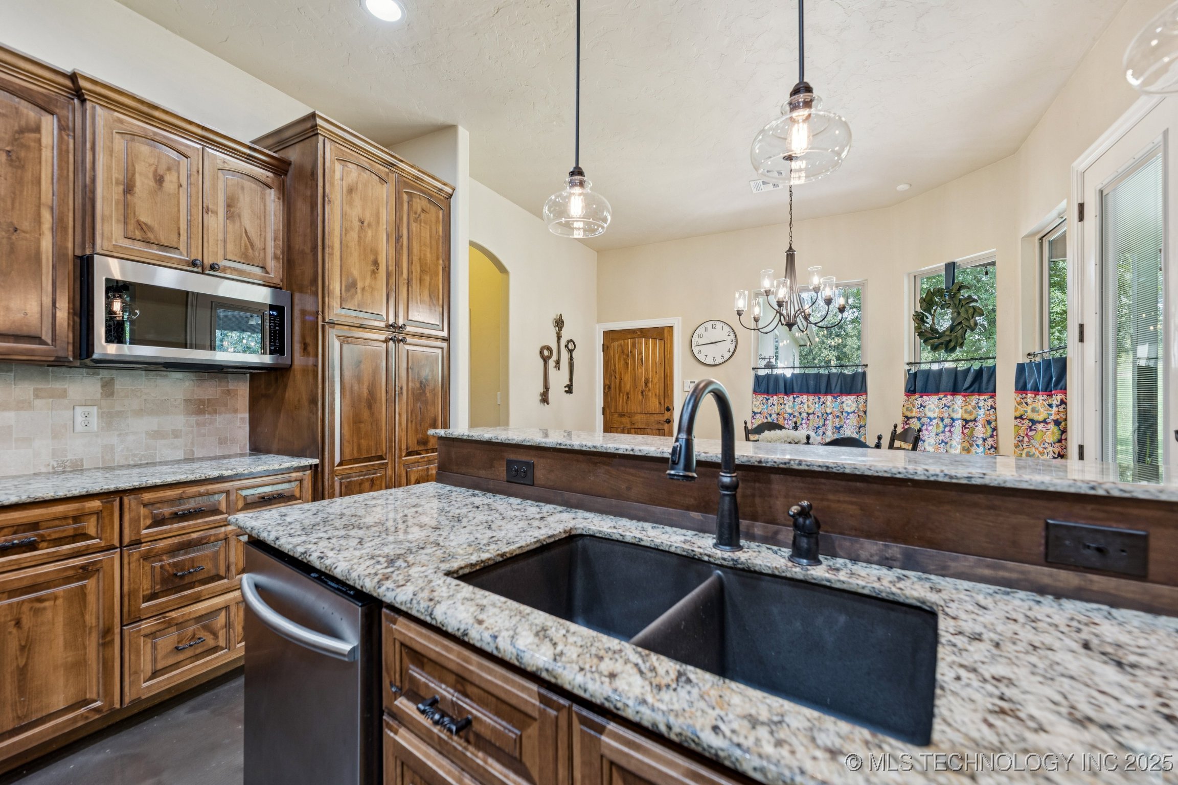 Sapulpa, Oklahoma, 74066, United States, 4 Bedrooms Bedrooms, ,4 BathroomsBathrooms,Residential,For Sale,1940003