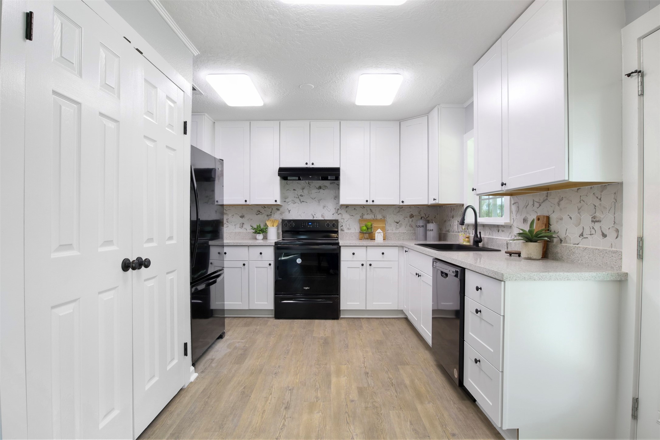  407 N Amthor Street,Bellville, TX, 77418 - 物件實景