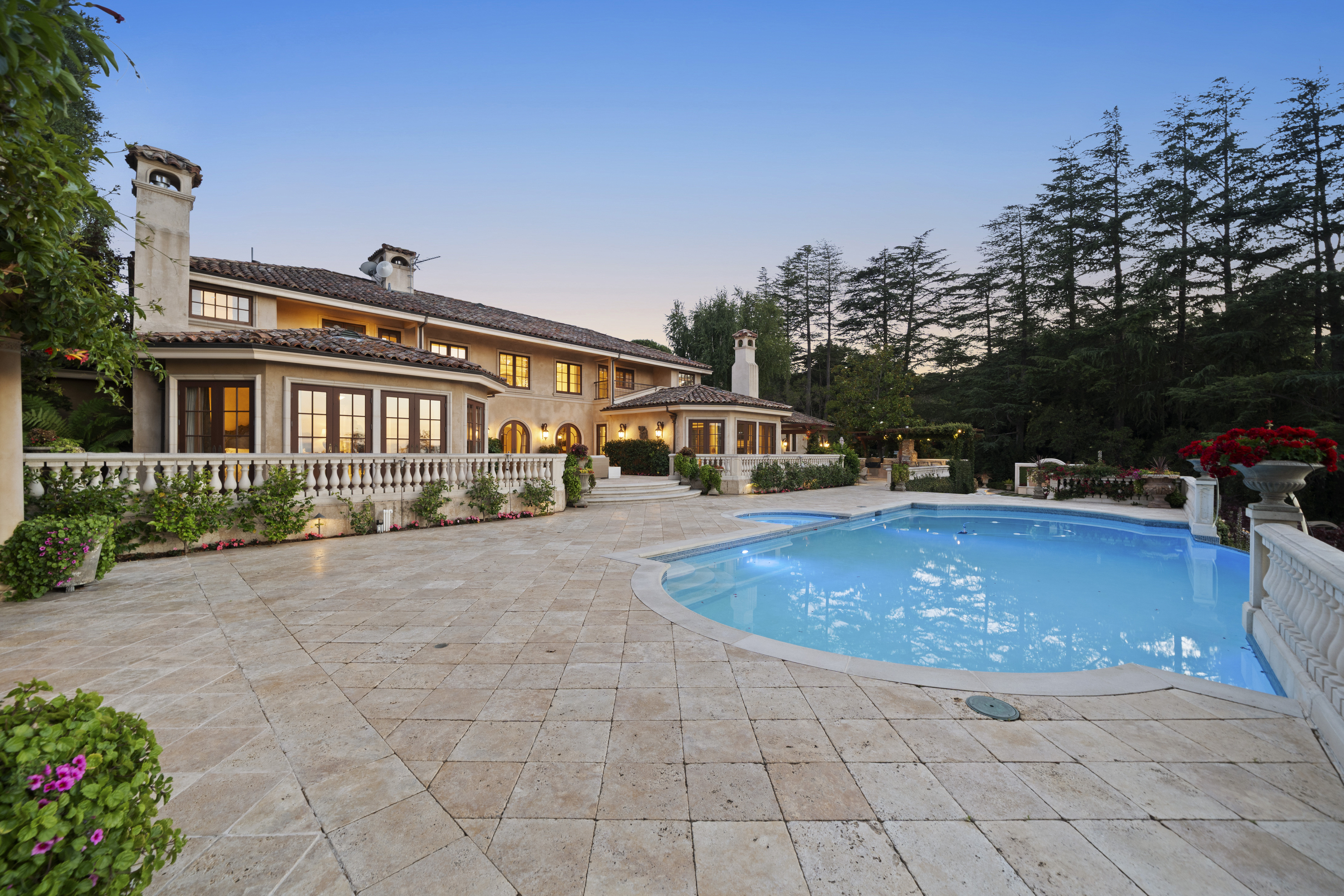  An Entertainer’s Estate with Exceptional Bay Views - 物件實景