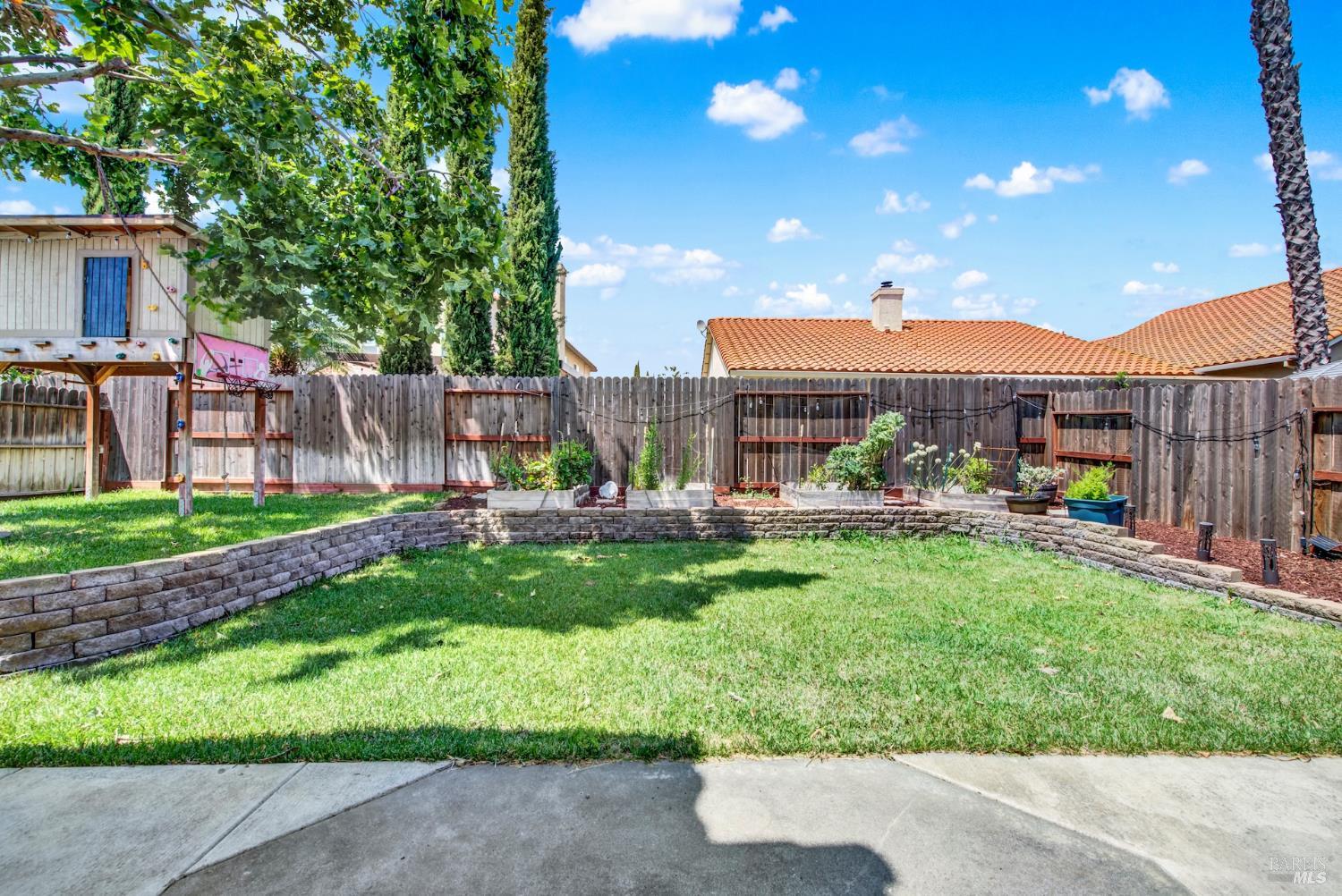 Vacaville, California, 95687, United States, 4 Bedrooms Bedrooms, ,3 BathroomsBathrooms,Residential,For Sale,1856071
