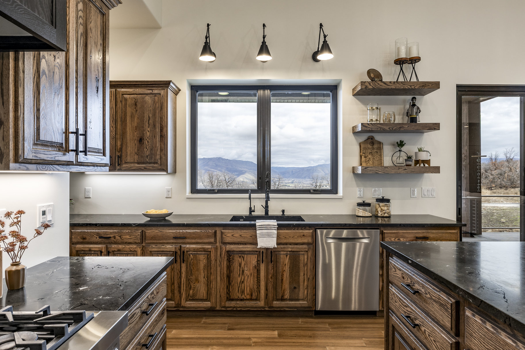  Welcome to a Private Mountain Luxury Retreat on Iconic Old Snowbasin Road - 物件實景