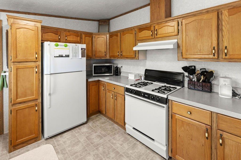 Franklin, New York, 13775, United States, 3 Bedrooms Bedrooms, ,2 BathroomsBathrooms,Residential,For Sale,1967662