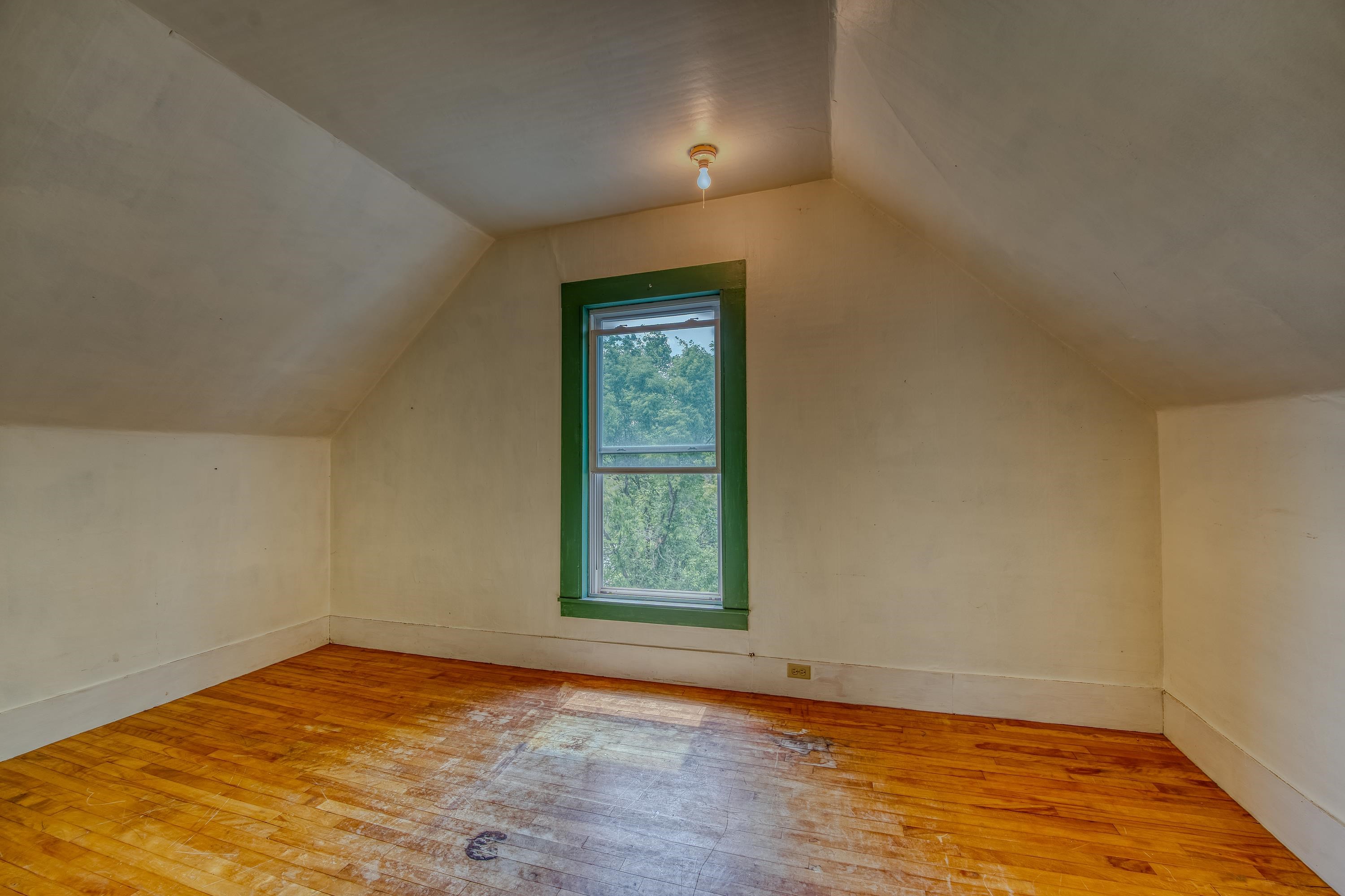 Littleton, New Hampshire, 03561, United States, 5 Bedrooms Bedrooms, ,1 BathroomBathrooms,Residential,For Sale,1856478