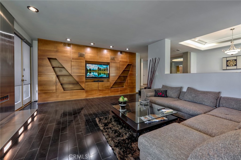 Studio City, California, 91604, United States, 2 Bedrooms Bedrooms, ,3 BathroomsBathrooms,Residential,For Sale,1847940