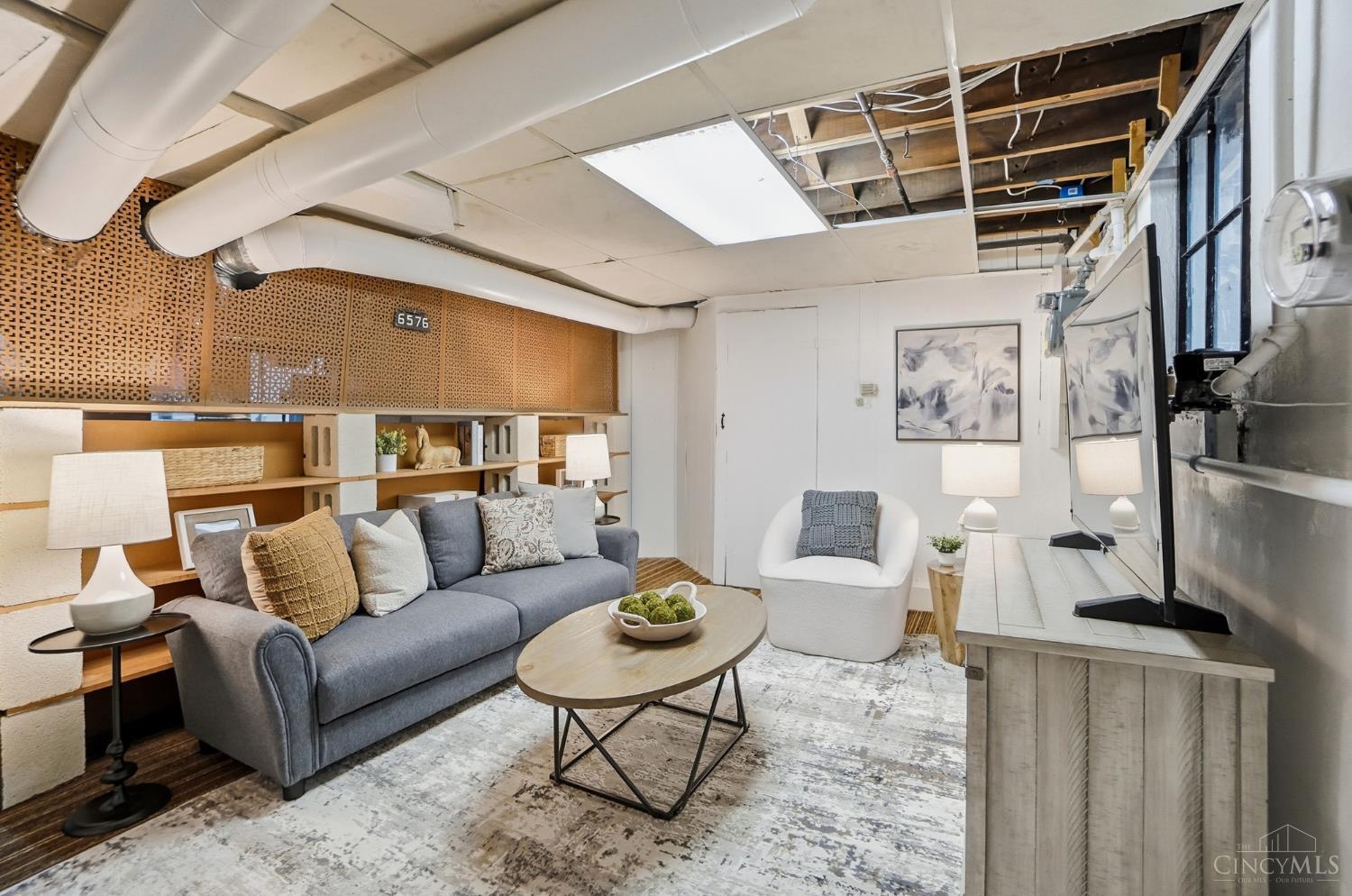 Cincinnati, Ohio, 45227, United States, 3 Bedrooms Bedrooms, ,2 BathroomsBathrooms,Residential,For Sale,1989456