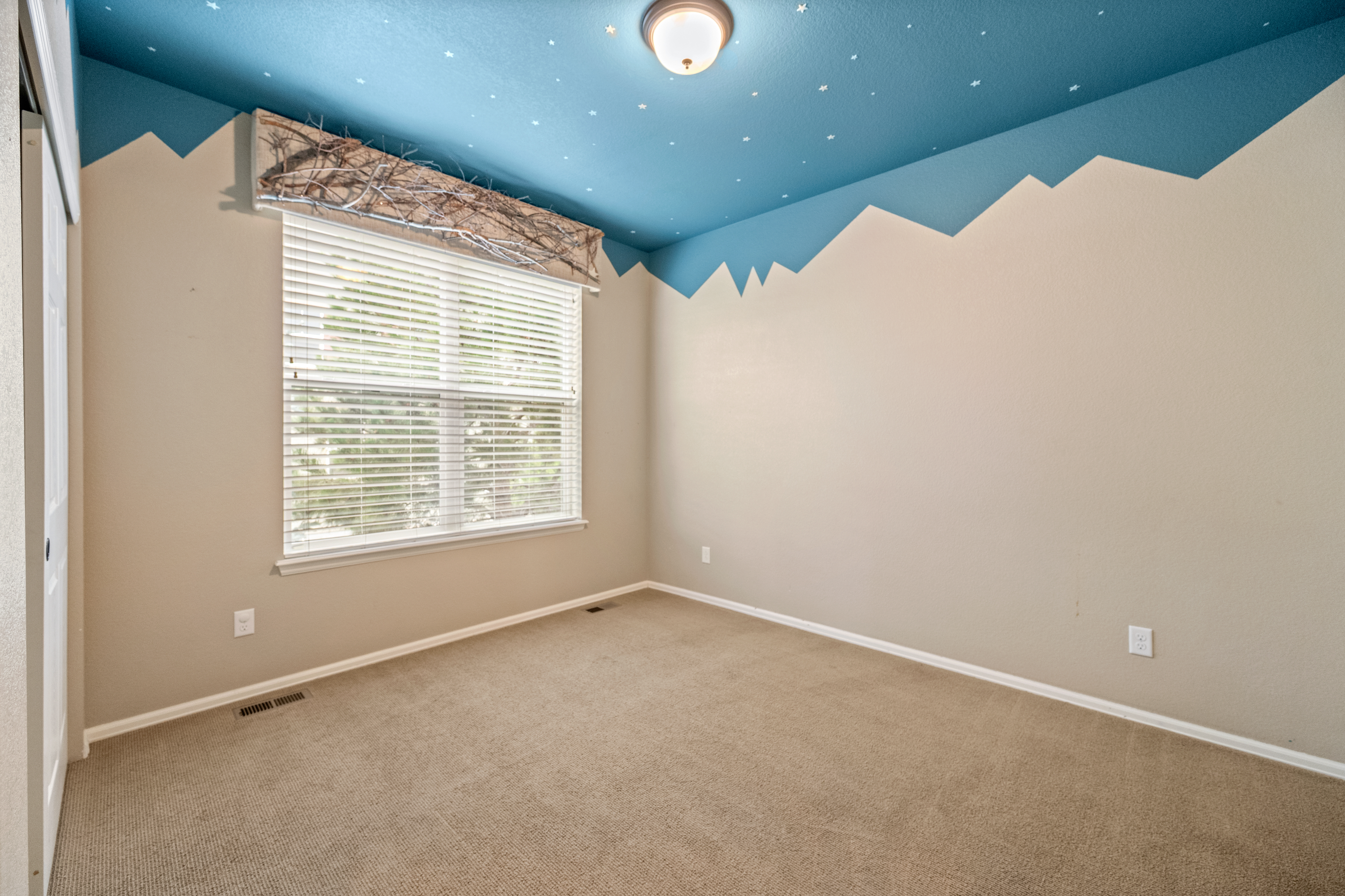  Experience elevated Colorado living in this exceptional ranch-style home. - 物件實景