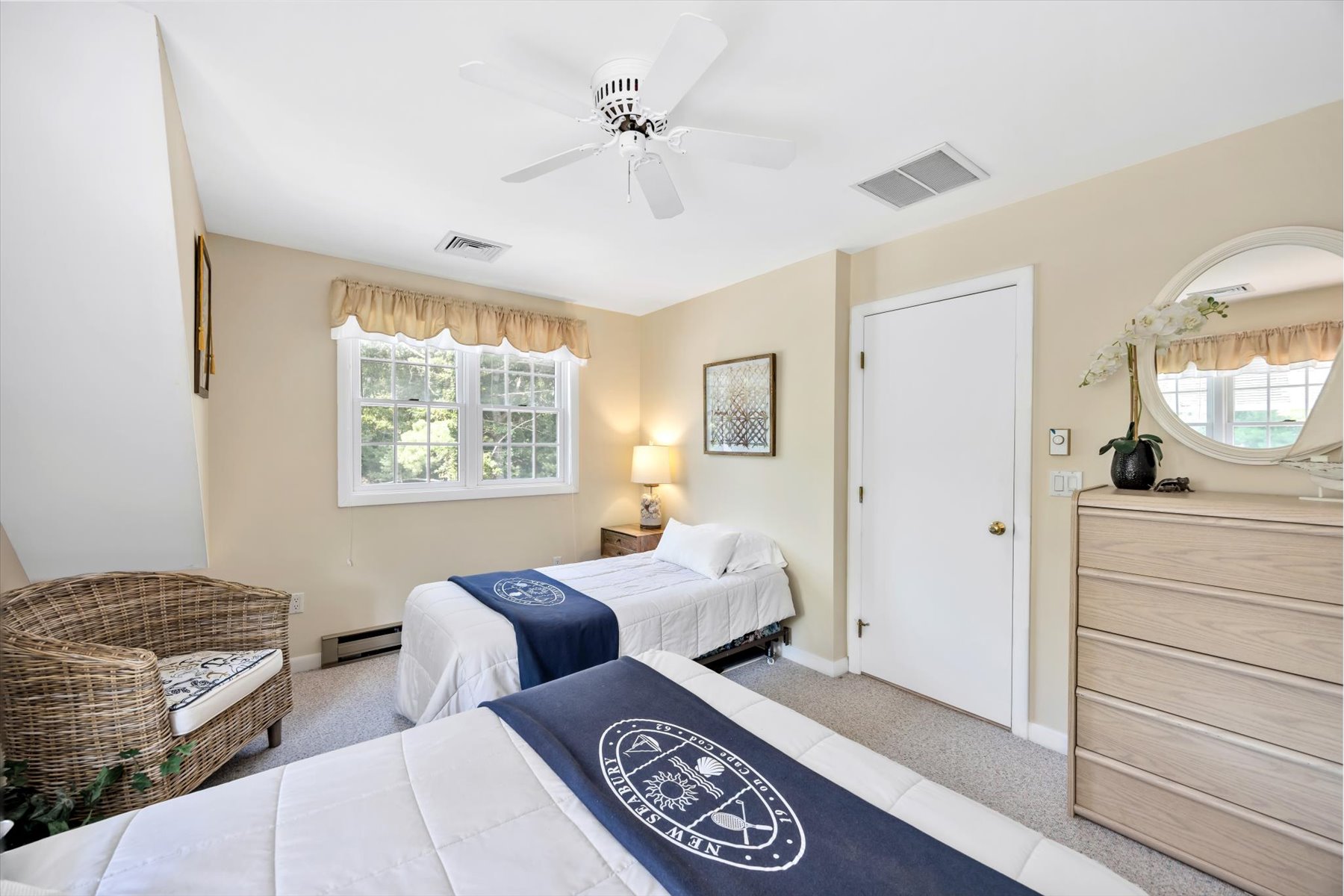  Beautifully Remodeled Cape Style Home - 物件實景
