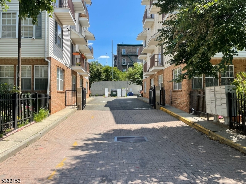 Newark City, New Jersey, 07105, United States, 2 Bedrooms Bedrooms, ,3 BathroomsBathrooms,Residential,For Sale,2003530