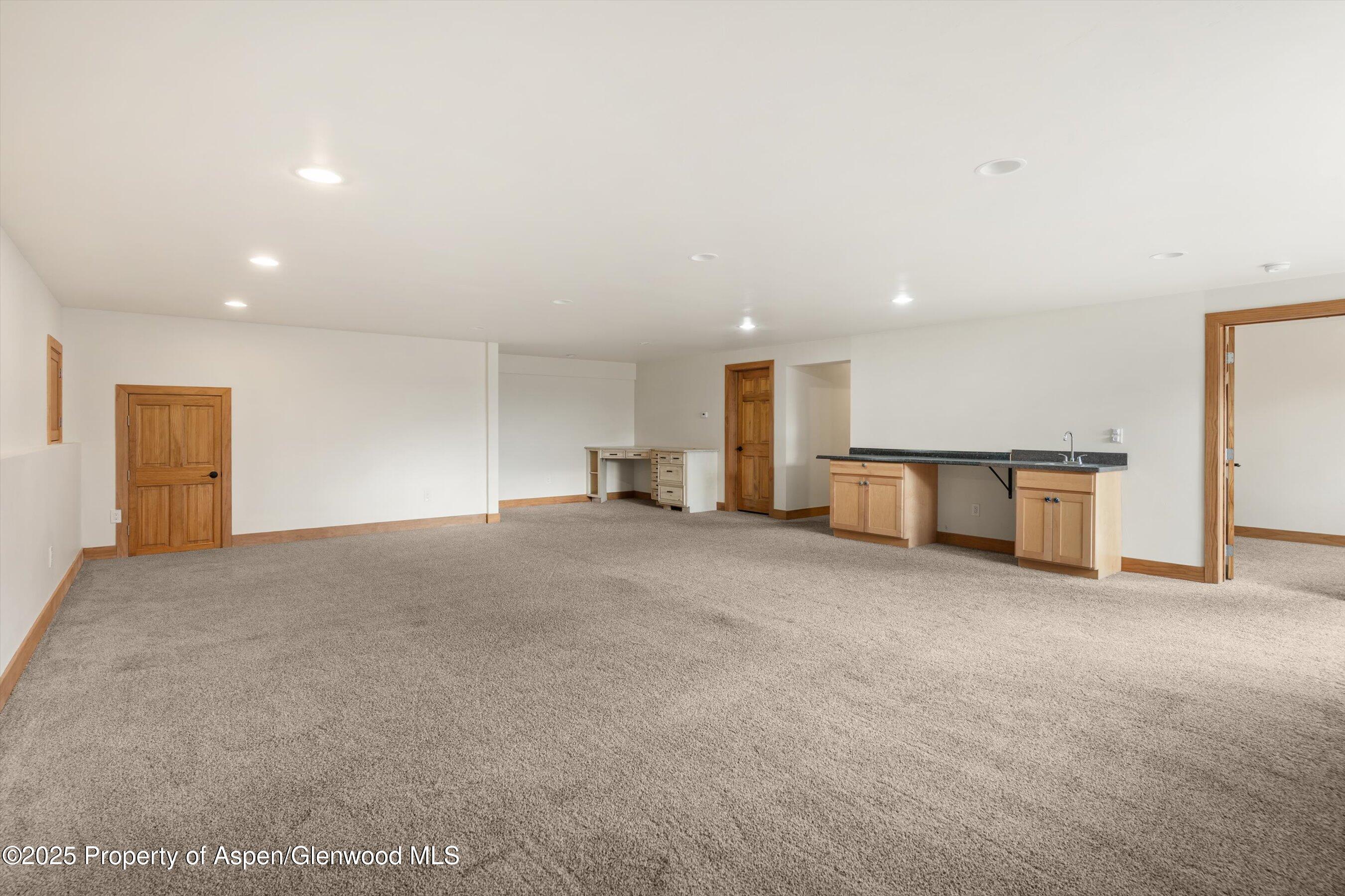 Glenwood Springs, Colorado, 81601, United States, 4 Bedrooms Bedrooms, ,3 BathroomsBathrooms,Residential,For Sale,2000714