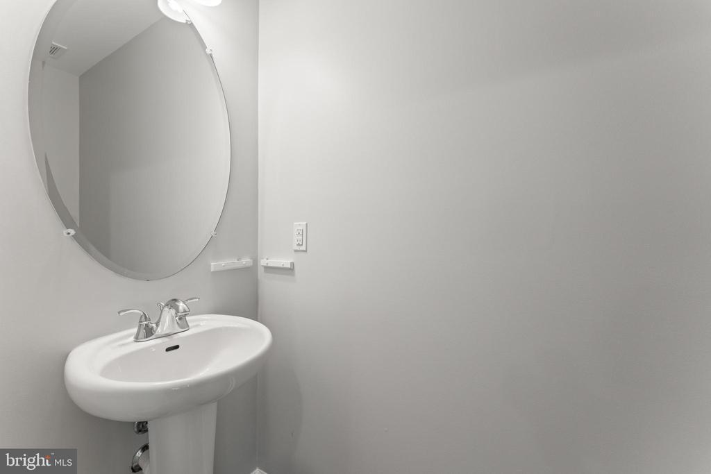 Fredericksburg, Virginia, 22401, United States, 4 Bedrooms Bedrooms, ,4 BathroomsBathrooms,Residential,For Sale,1827439