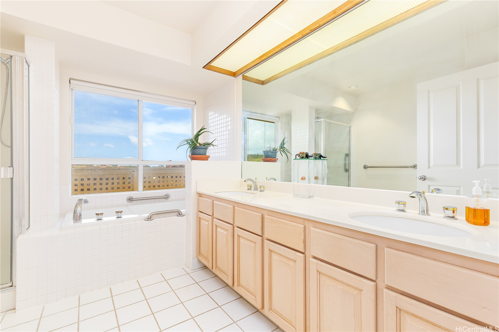 Honolulu, Hawaii, 96819, United States, 3 Bedrooms Bedrooms, ,2 BathroomsBathrooms,Residential,For Sale,1875177