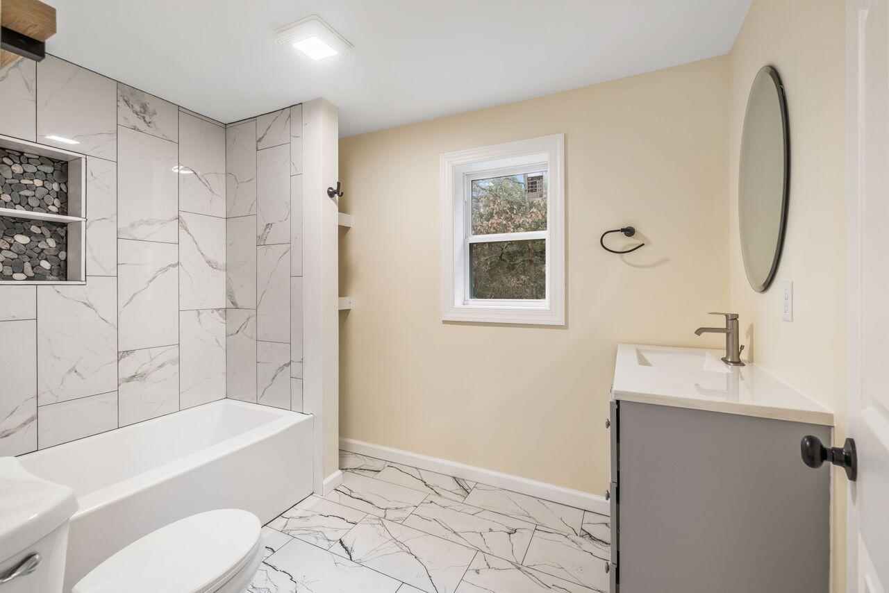 Casco, Maine, 04015, United States, 3 Bedrooms Bedrooms, ,5 BathroomsBathrooms,Residential,For Sale,2001972