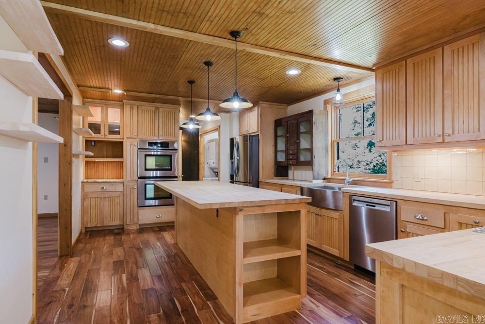 Benton, Arkansas, 72015, United States, 4 Bedrooms Bedrooms, ,3 BathroomsBathrooms,Residential,For Sale,1978701