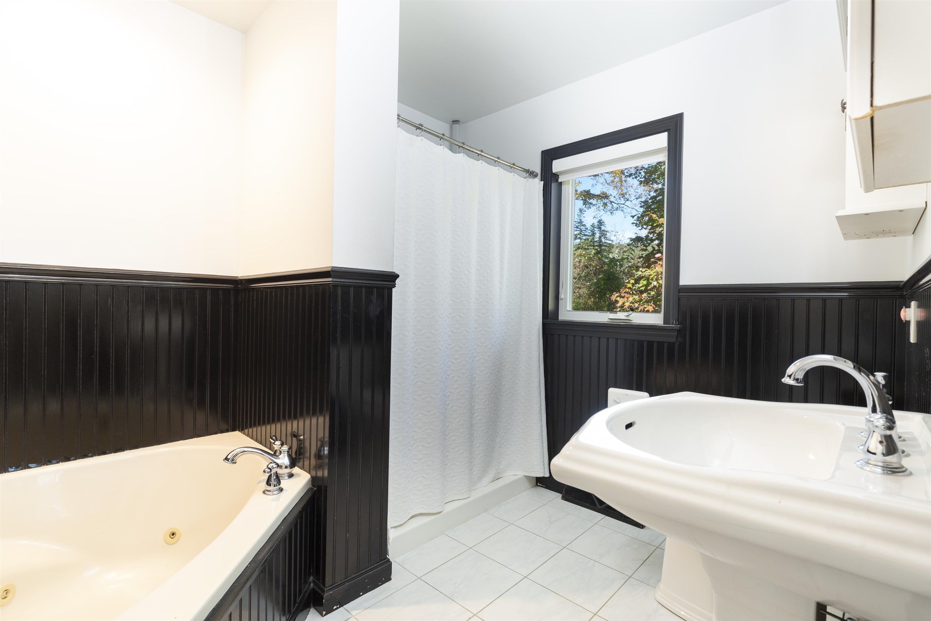 Lebanon, New Hampshire, 03755, United States, 3 Bedrooms Bedrooms, ,2 BathroomsBathrooms,Residential,For Sale,1962612