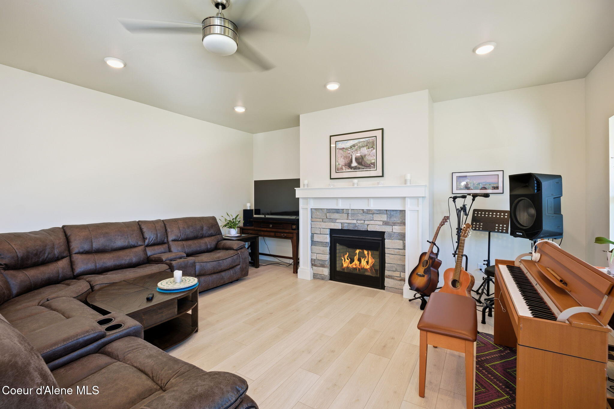 Hayden, Idaho, 83835, United States, 3 Bedrooms Bedrooms, ,3 BathroomsBathrooms,Residential,For Sale,1980507