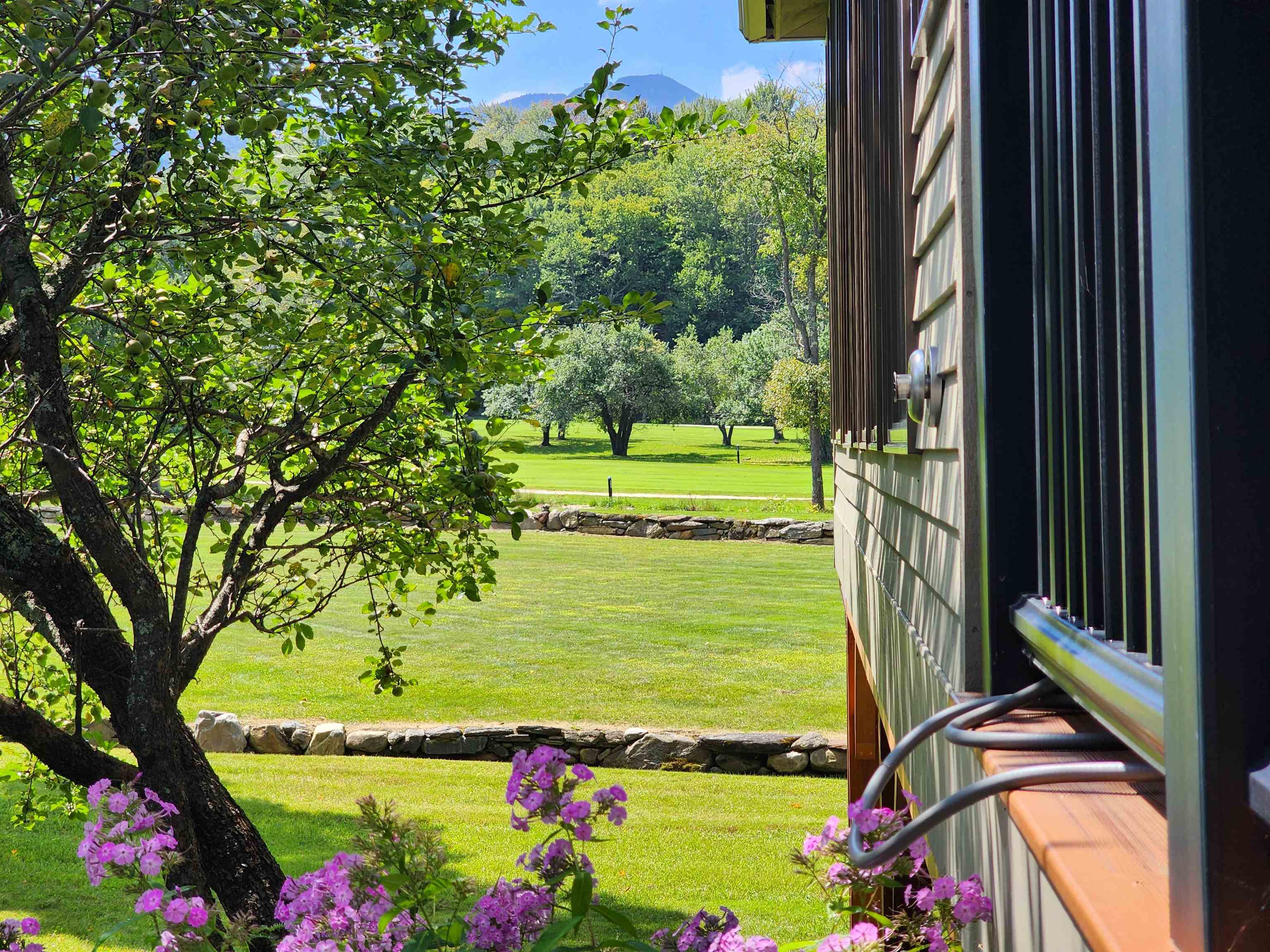  426 Roaring Brook Road - 物件實景