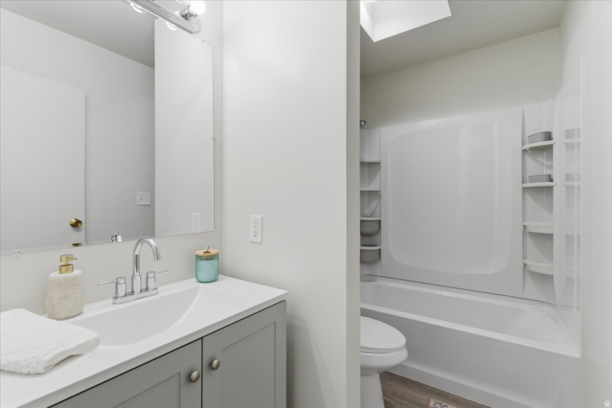 West Jordan, Utah, 84084, United States, 4 Bedrooms Bedrooms, ,2 BathroomsBathrooms,Residential,For Sale,1996138