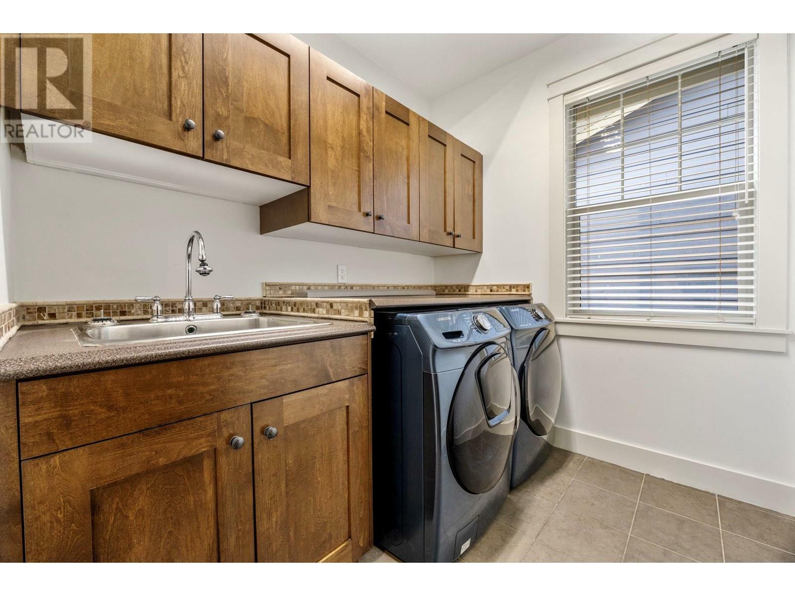 KELOWNA, British Columbia, V1W 4L5, CA, 4 Bedrooms Bedrooms, ,3 BathroomsBathrooms,Residential,For Sale,1837139