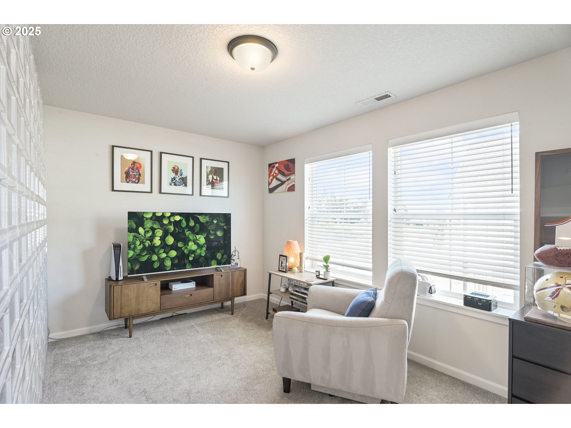 Hillsboro, Oregon, 97123, United States, 3 Bedrooms Bedrooms, ,2 BathroomsBathrooms,Residential,For Sale,1967879