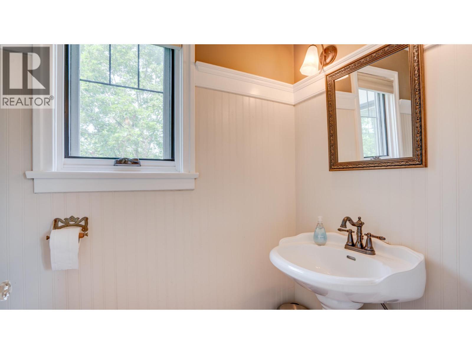 VERNON, British Columbia, V1T 1J7, CA, 5 Bedrooms Bedrooms, ,2 BathroomsBathrooms,Residential,For Sale,1917504