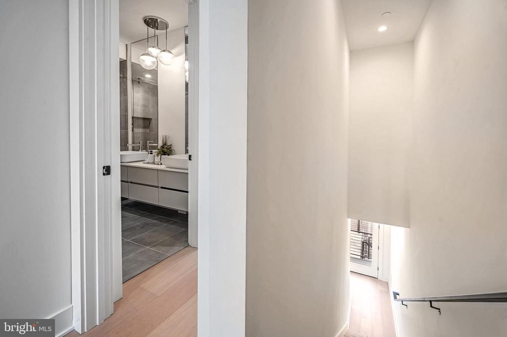 Washington, District of Columbia, 20002, United States, 2 Bedrooms Bedrooms, ,3 BathroomsBathrooms,Residential,For Sale,1984423