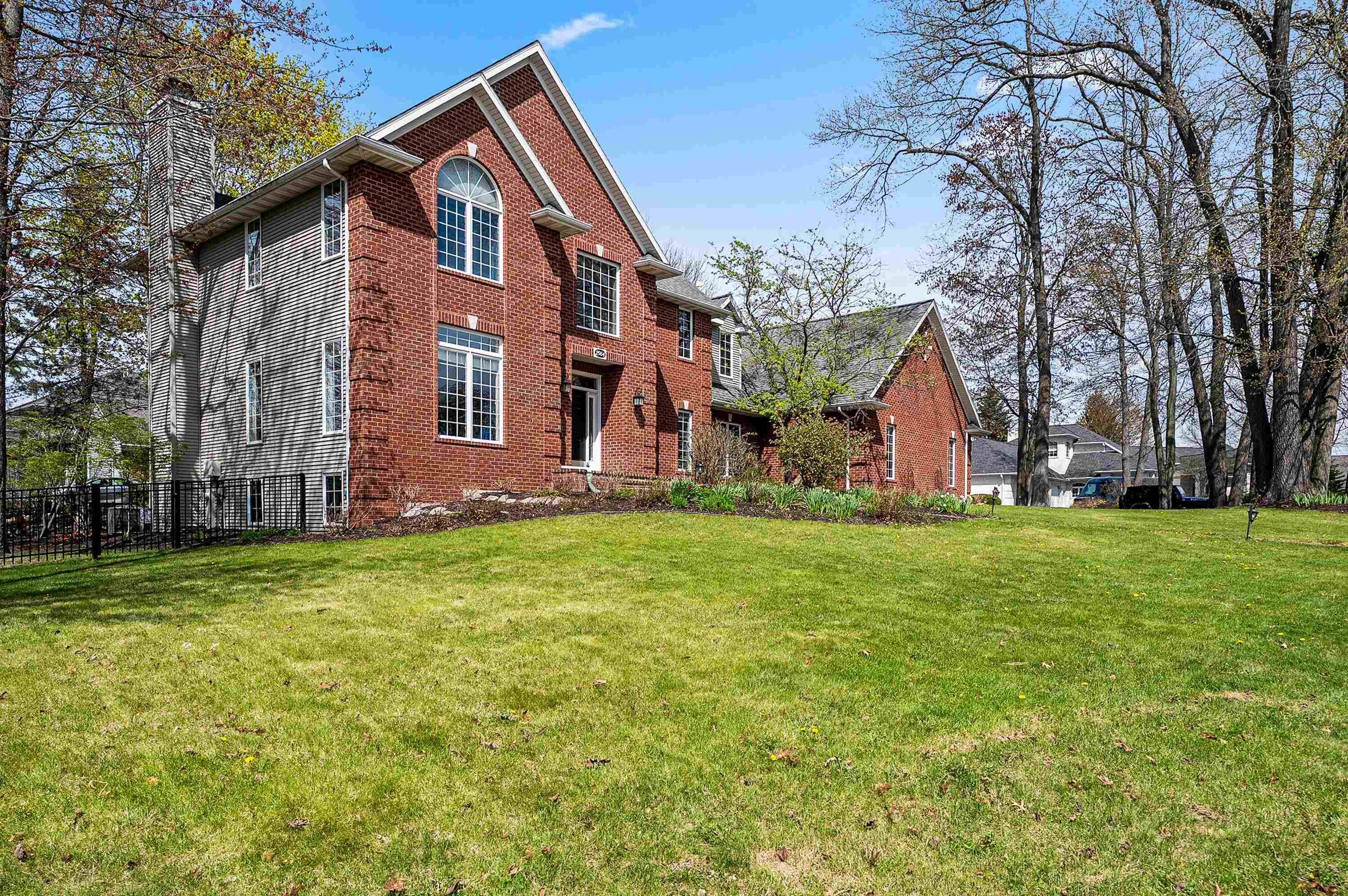 GREEN BAY, Wisconsin, 54313, United States, 4 Bedrooms Bedrooms, ,5 BathroomsBathrooms,Residential,For Sale,2048665