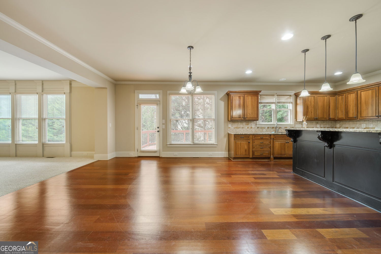 Snellville, Georgia, 30078, United States, 4 Bedrooms Bedrooms, ,5 BathroomsBathrooms,Residential,For Sale,1992513