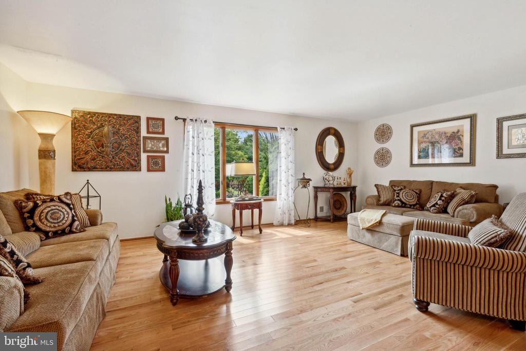 Colts Neck, New Jersey, 07722, United States, 4 Bedrooms Bedrooms, ,4 BathroomsBathrooms,Residential,For Sale,1792181