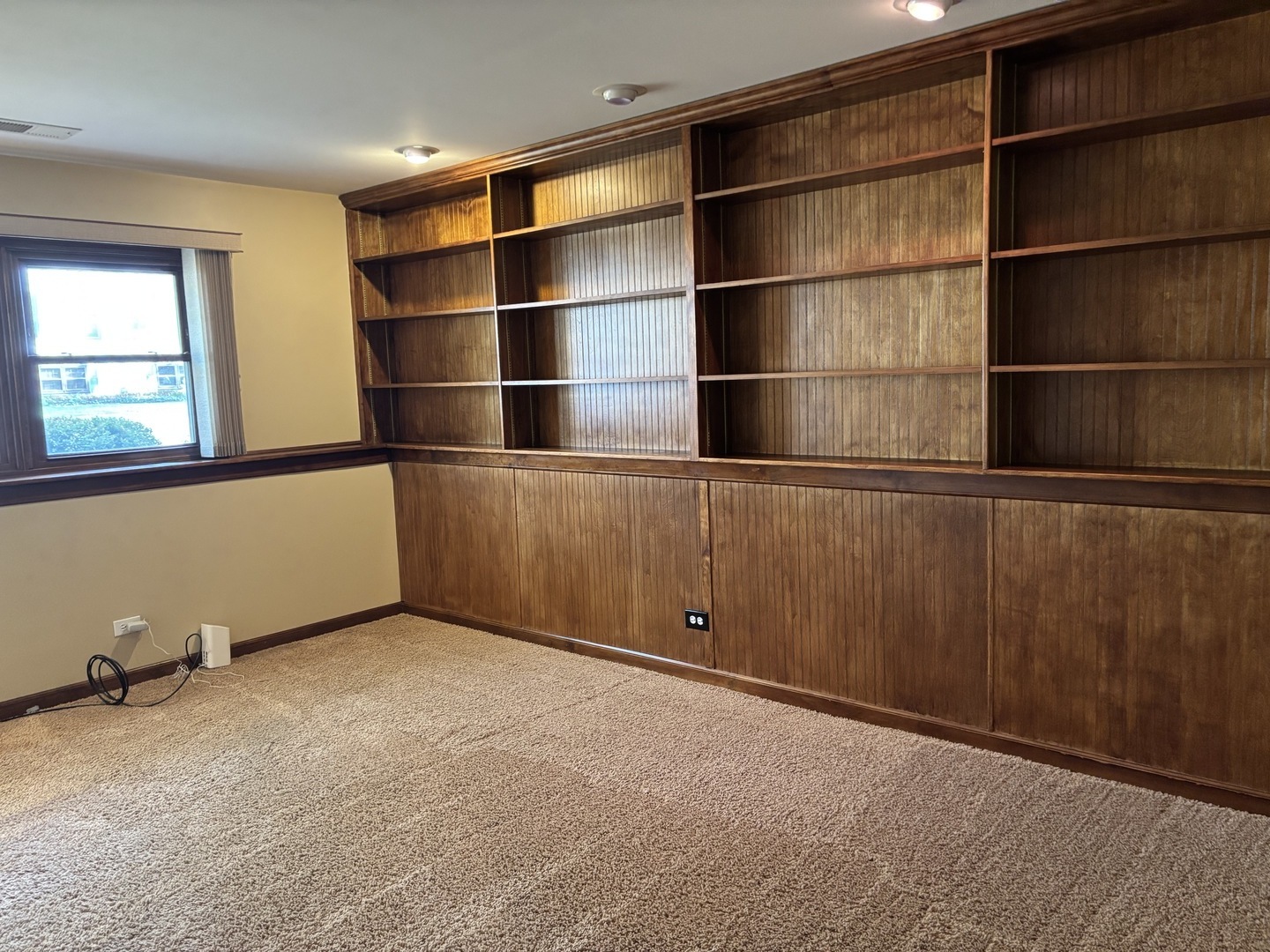 Hoffman Estates, Illinois, 60010, United States, 5 Bedrooms Bedrooms, ,3 BathroomsBathrooms,Residential,For Sale,1989423