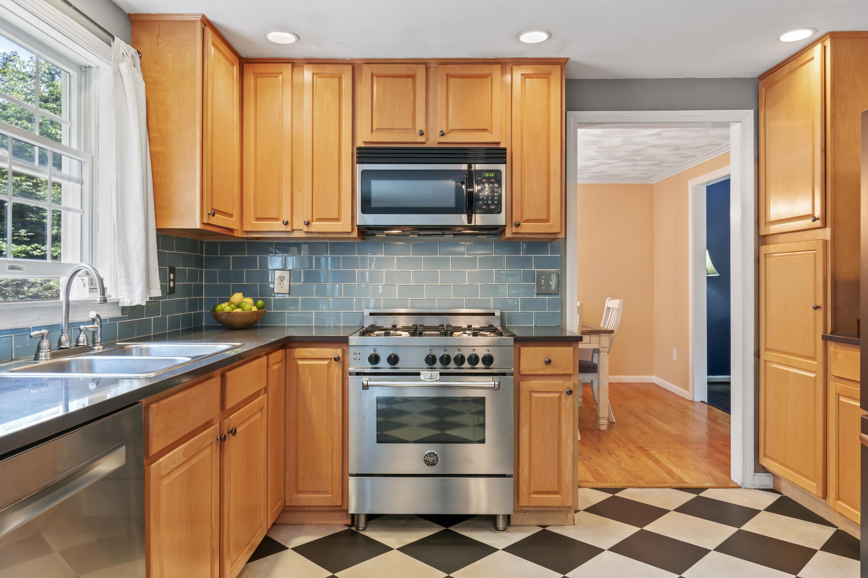 York, Maine, 03909, United States, 3 Bedrooms Bedrooms, ,4 BathroomsBathrooms,Residential,For Sale,1938259