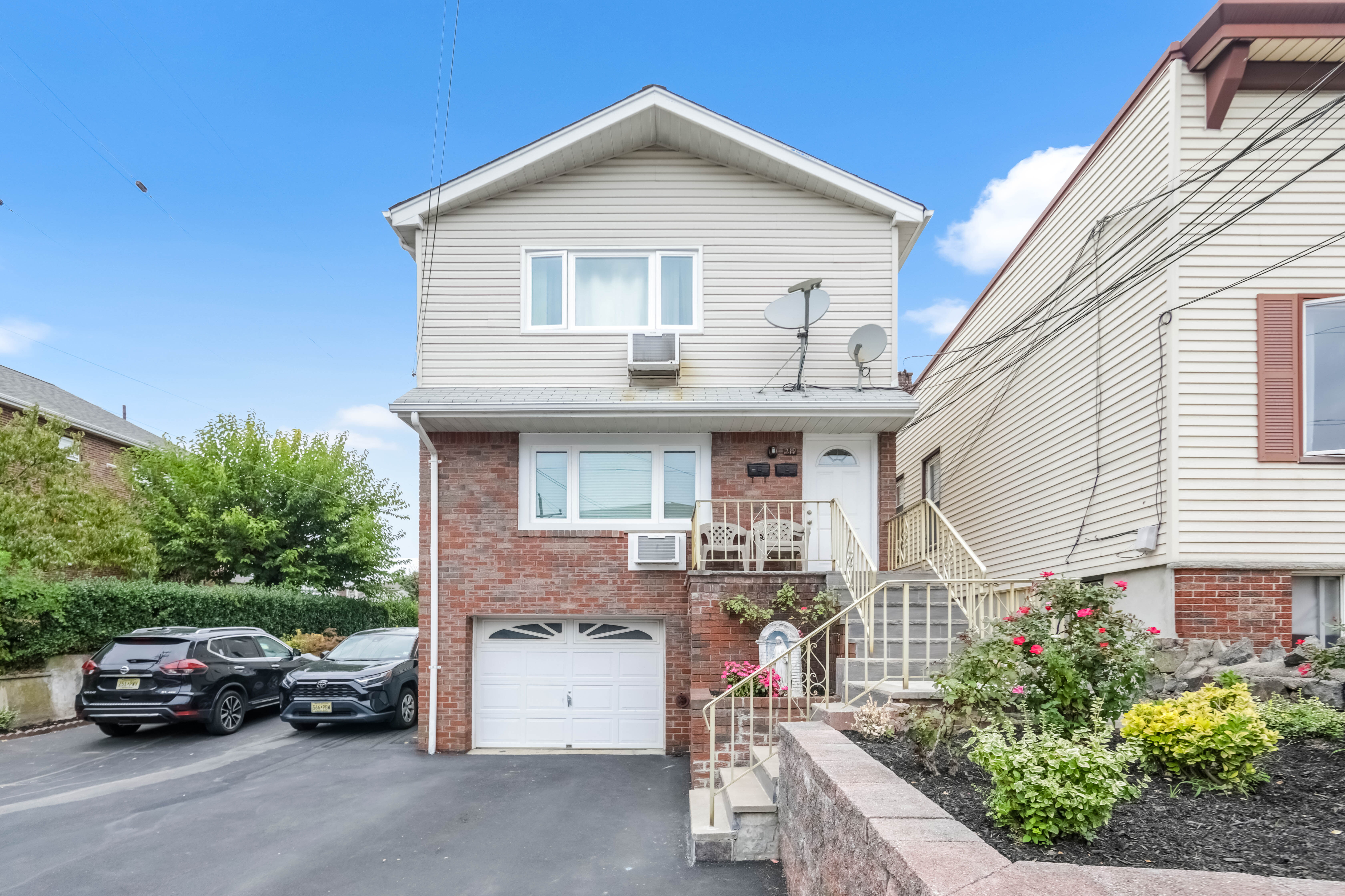 Cliffside Park, New Jersey, 07010, United States, 3 Bedrooms Bedrooms, ,1 BathroomBathrooms,Residential,For Sale,1982827