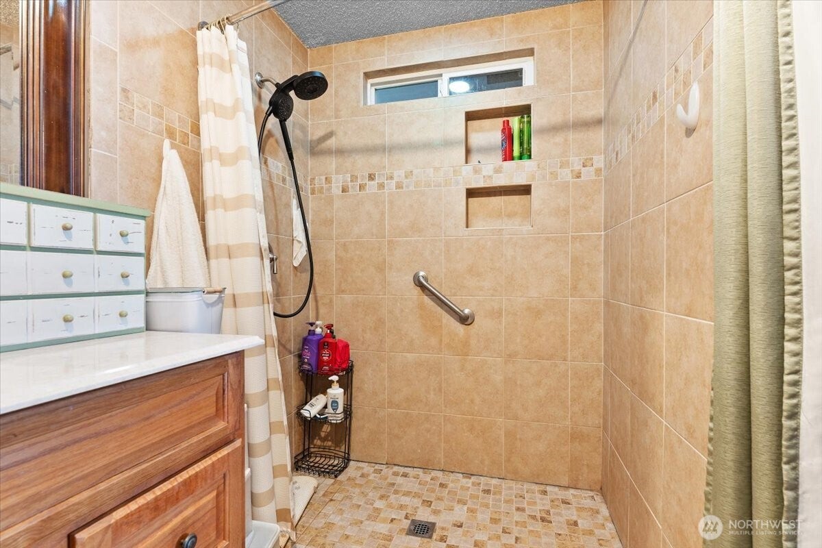 Yelm, Washington, 98597, United States, 3 Bedrooms Bedrooms, ,Residential,For Sale,1974407