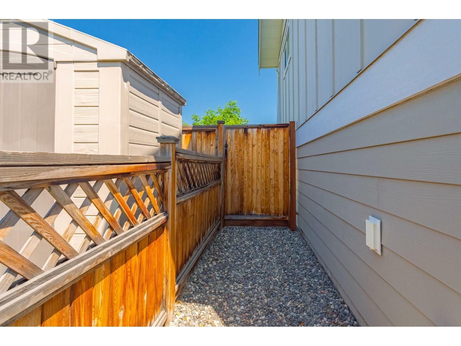 KELOWNA, British Columbia, V1X 2H2, CA, 3 Bedrooms Bedrooms, ,3 BathroomsBathrooms,Residential,For Sale,1839234