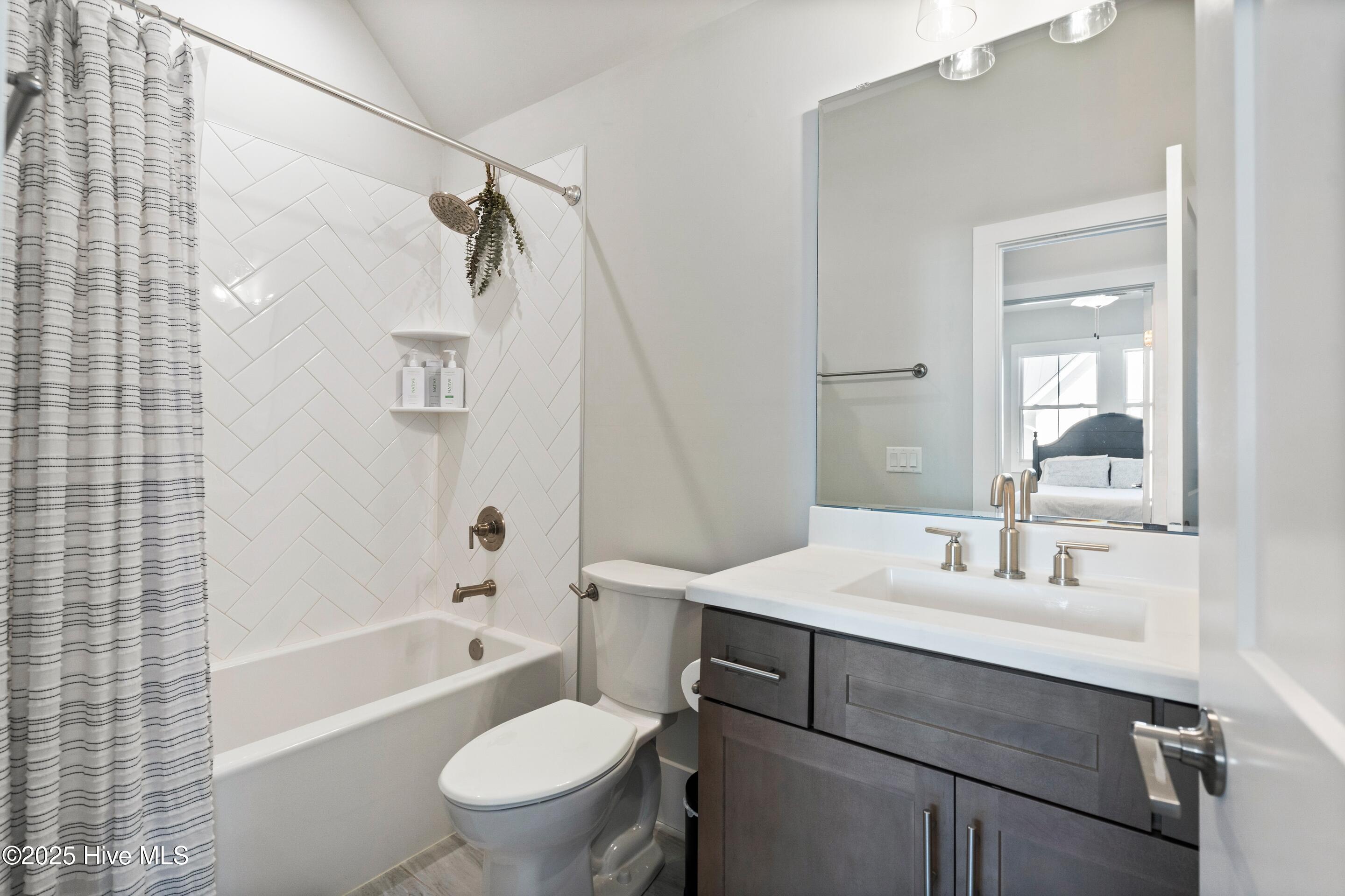 Wilmington, North Carolina, 28411, United States, 4 Bedrooms Bedrooms, ,5 BathroomsBathrooms,Residential,For Sale,1992122