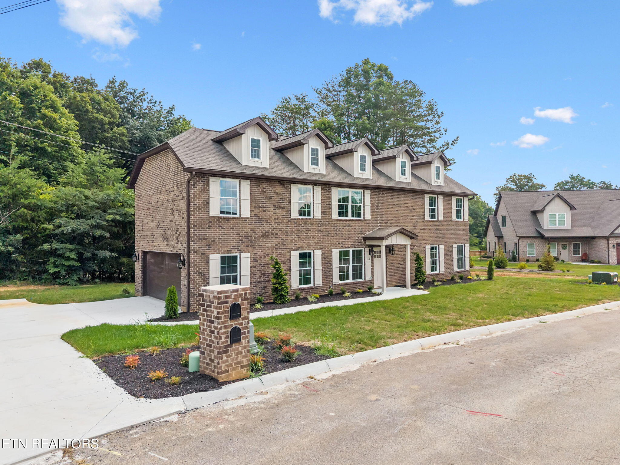 Maryville, Tennessee, 37803, United States, 4 Bedrooms Bedrooms, ,4 BathroomsBathrooms,Residential,For Sale,1874124