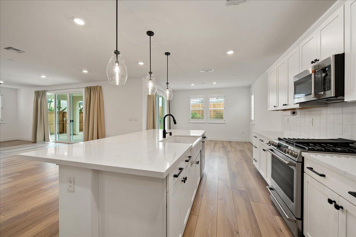 Roseville, California, 95747, United States, 5 Bedrooms Bedrooms, ,4 BathroomsBathrooms,Residential,For Sale,1998705