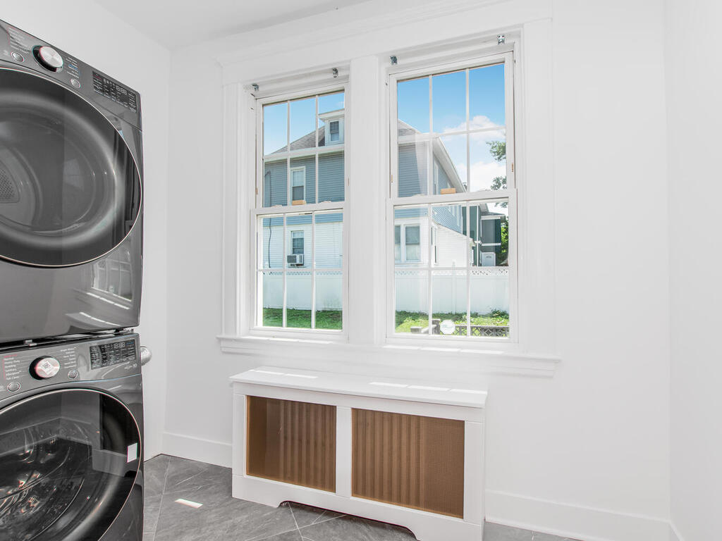 Yonkers, New York, 10701, United States, 6 Bedrooms Bedrooms, ,3 BathroomsBathrooms,Residential,For Sale,1904249