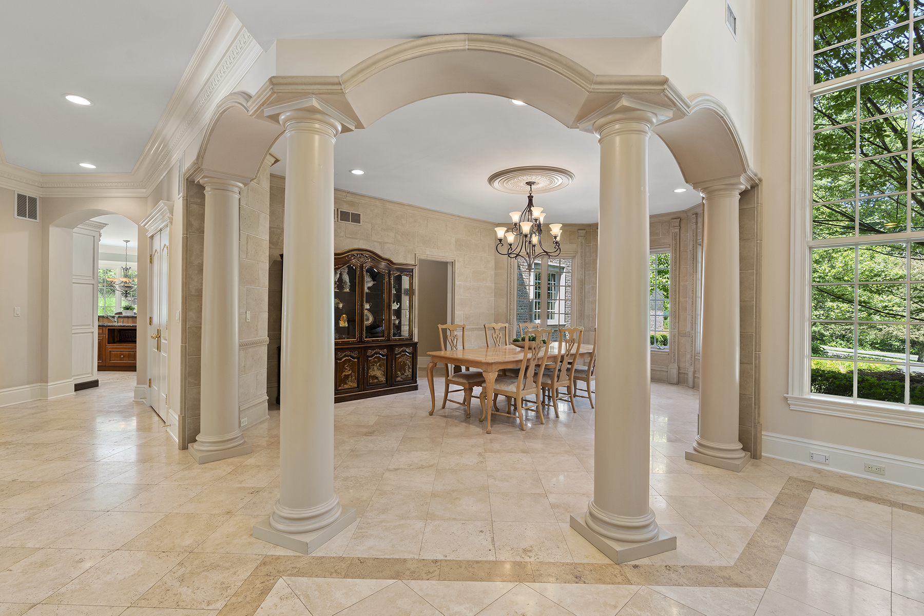  Majestic French Normandy Chateau Nestled Within a Five-Acre Gated Property - 物件實景