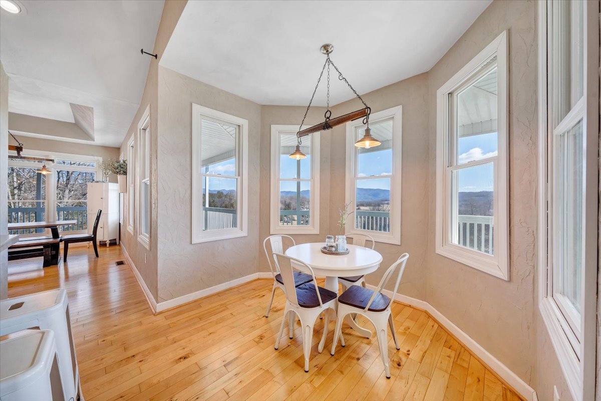 Buchanan, Virginia, 24066, United States, 5 Bedrooms Bedrooms, ,4 BathroomsBathrooms,Residential,For Sale,1900741