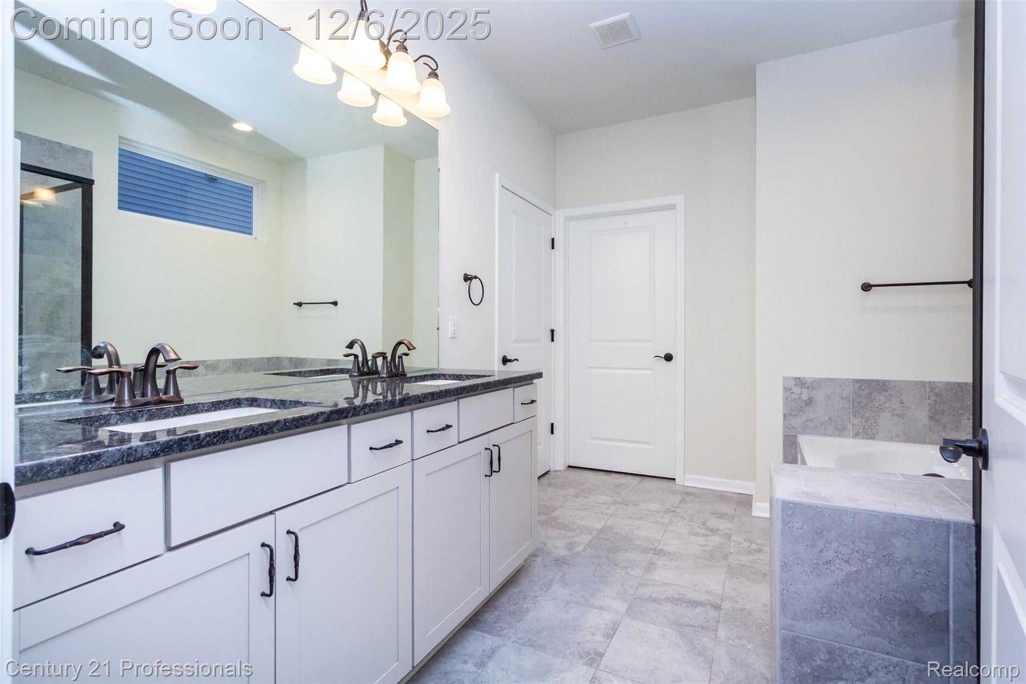 LakeOrion, Michigan, 48360, United States, 4 Bedrooms Bedrooms, ,3 BathroomsBathrooms,Residential,For Sale,2000120