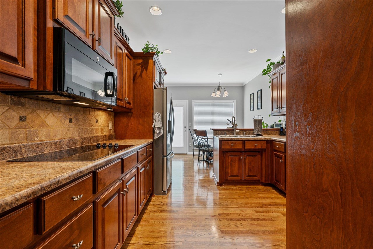 Bowling Green, Kentucky, 42104, United States, 6 Bedrooms Bedrooms, ,4 BathroomsBathrooms,Residential,For Sale,1882789