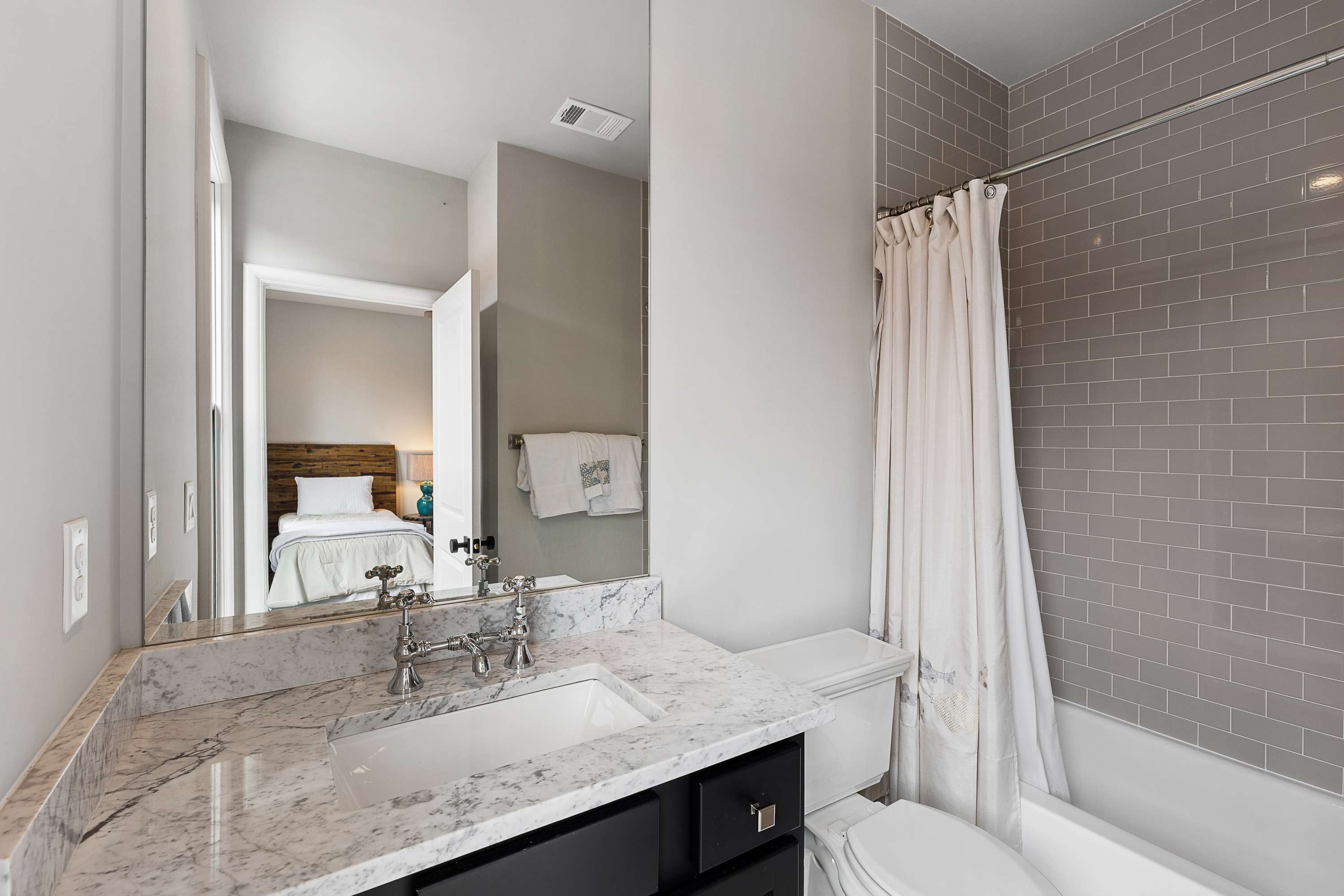  Stunning Townhome in Decatur