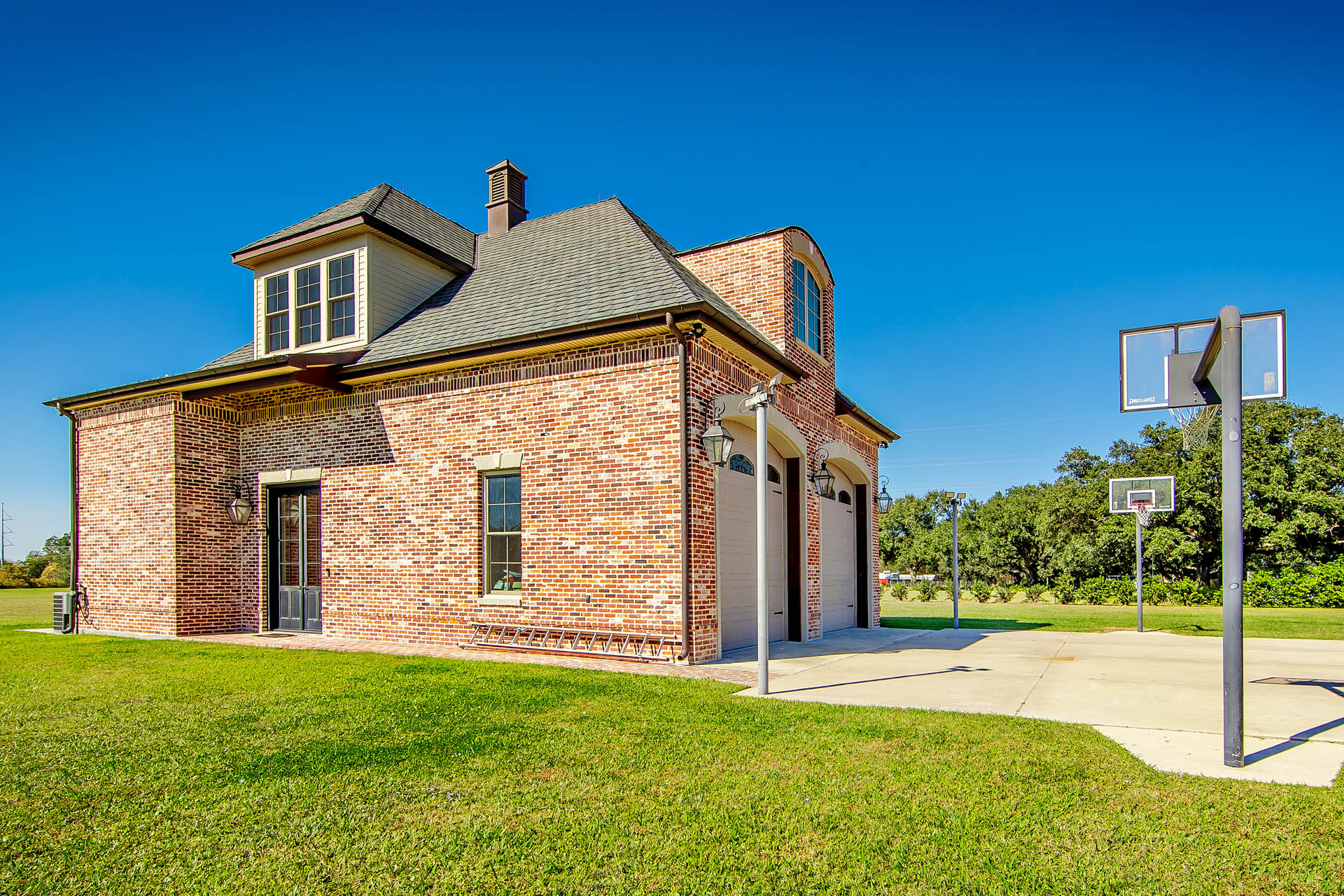 Houma, Louisiana, 70360, United States, 3 Bedrooms Bedrooms, ,4 BathroomsBathrooms,Residential,For Sale,2000974