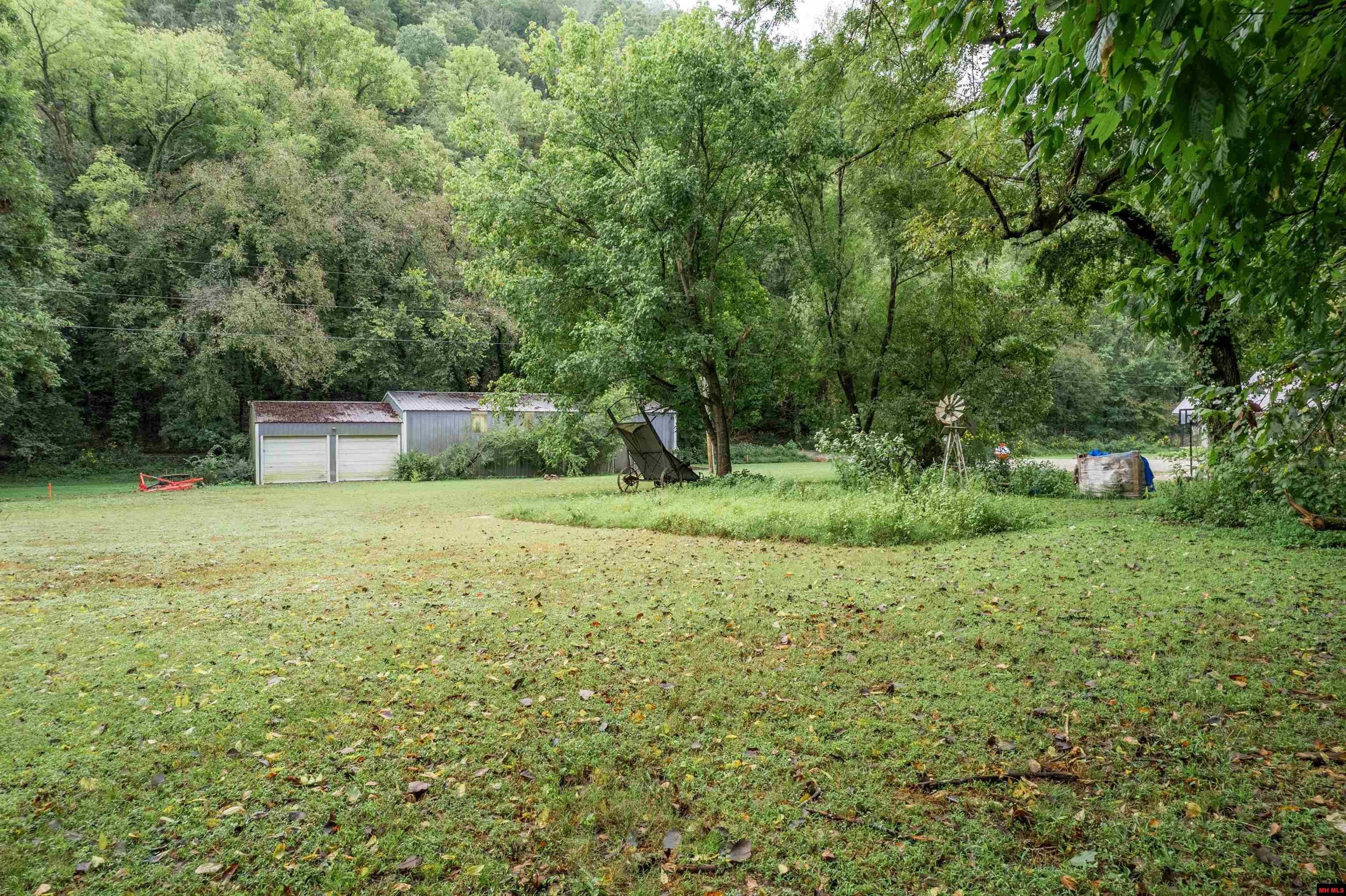 Norfork, Arkansas, 72658, United States, 4 Bedrooms Bedrooms, ,4 BathroomsBathrooms,Residential,For Sale,2037345