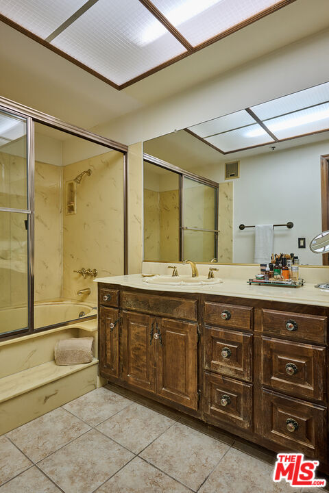 Los Angeles, California, 90012, United States, 2 Bedrooms Bedrooms, ,2 BathroomsBathrooms,Residential,For Sale,1839118