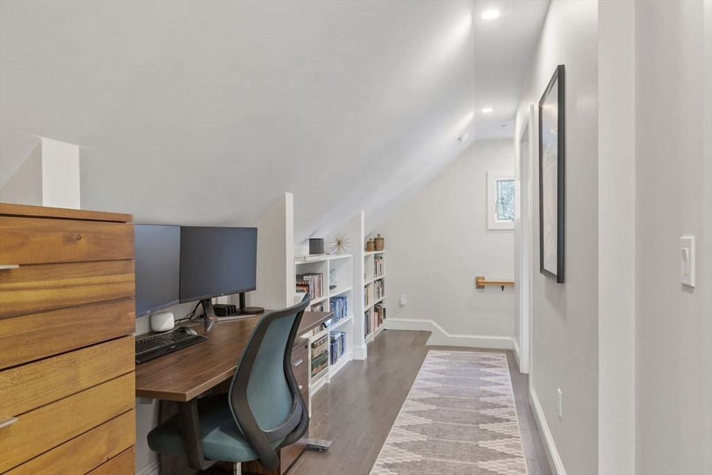 Amesbury, Massachusetts, 01913, United States, 2 Bedrooms Bedrooms, ,2 BathroomsBathrooms,Residential,For Sale,2049079