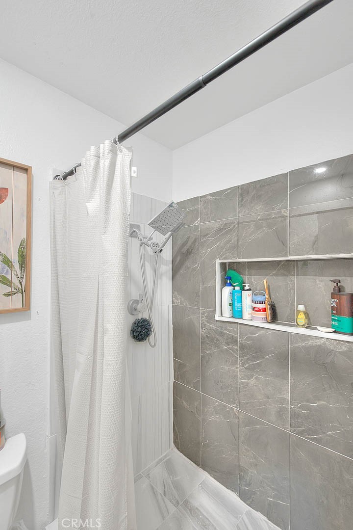 Jurupa Valley, California, 92509, United States, 4 Bedrooms Bedrooms, ,2 BathroomsBathrooms,Residential,For Sale,1998083